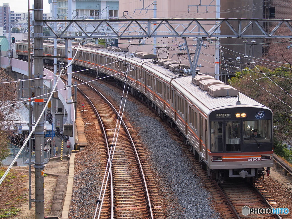 トンネルの上から