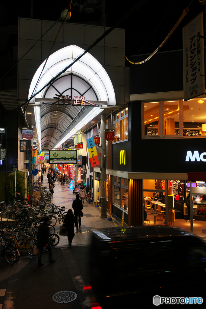 夜の商店街