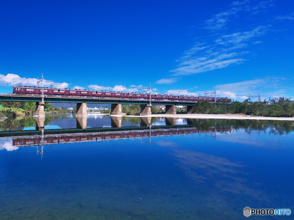 マルーン in the water mirror