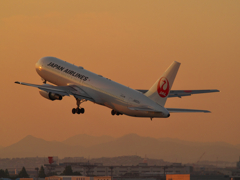 夕暮れの空へ