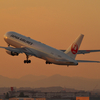 夕暮れの空へ