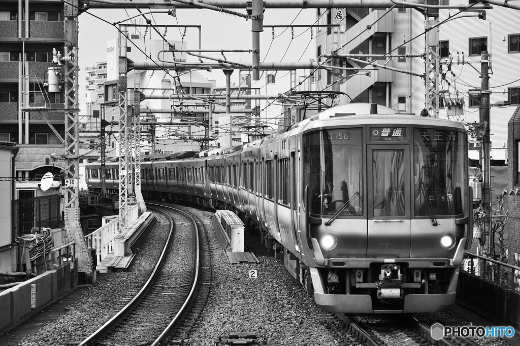 loop line monochrome