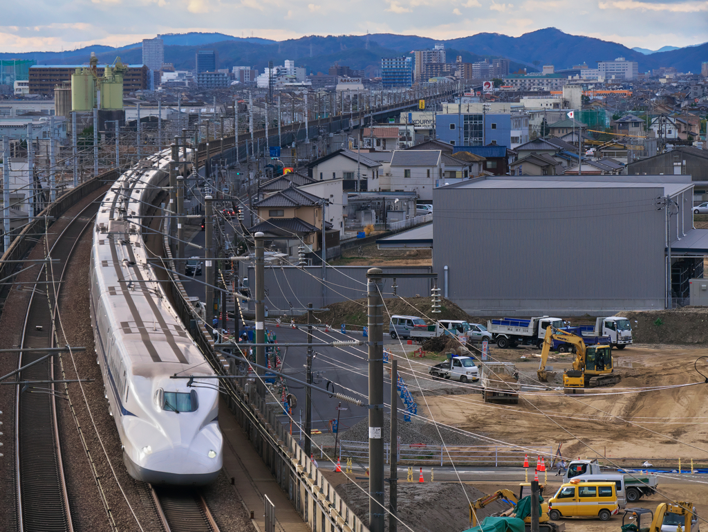 東へ