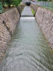 ドブ川は流るる……