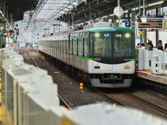 ホームドアに囲まれて