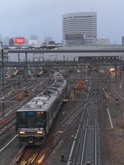 雨の跨線橋