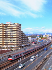 冬晴れの街を往く