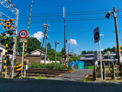 夏空の踏切