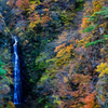 滝のある風景