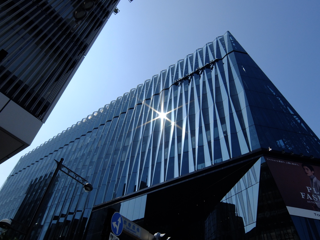 銀座で見上げる