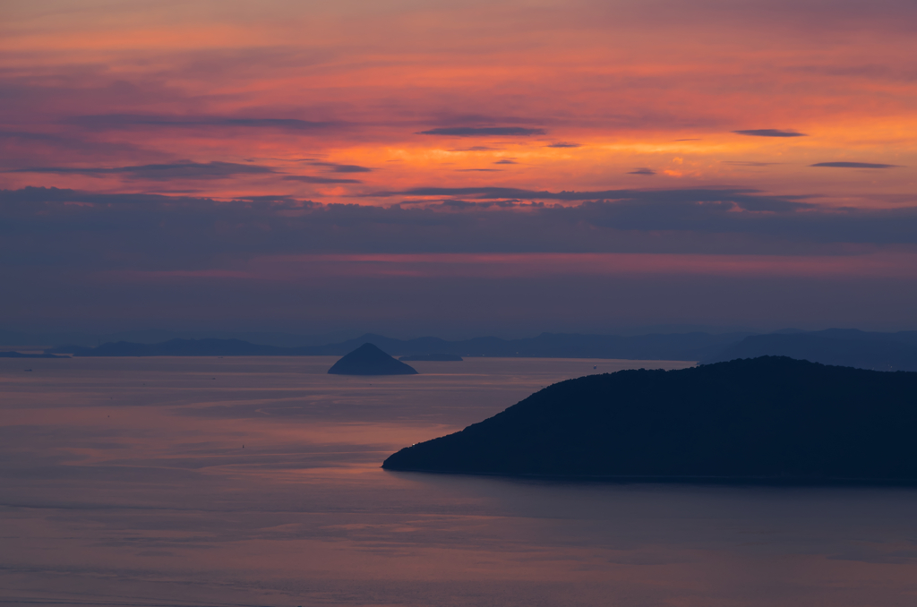 夕空を映す