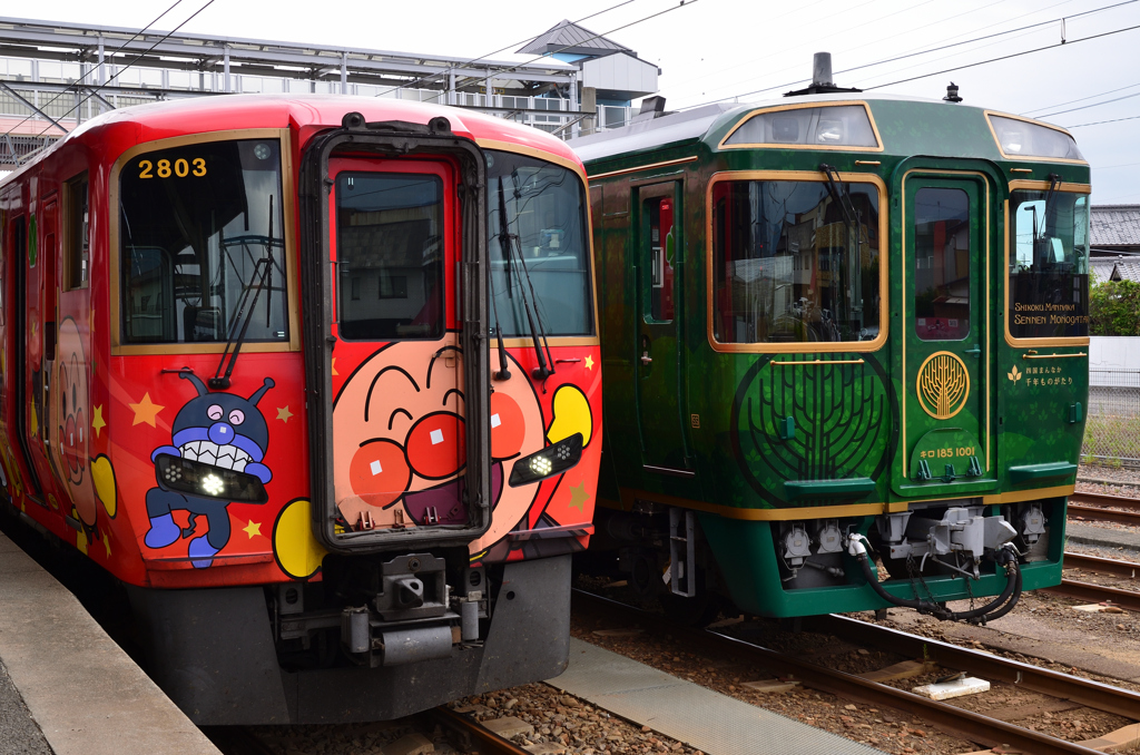 楽しそうな列車達