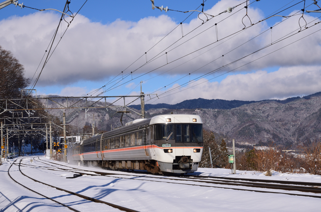 雪の信濃路を駆け上がる