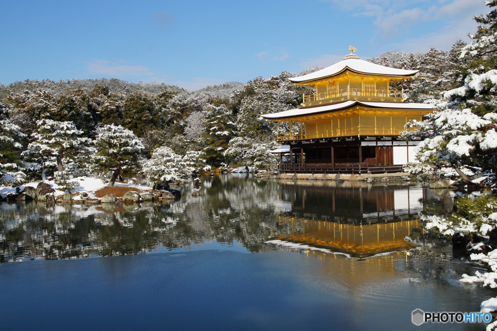 雪の鹿苑寺(金閣寺)