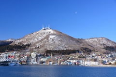 青い空と函館山