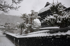 雪の中の青山邸
