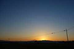 夕陽と鳥海山と青空