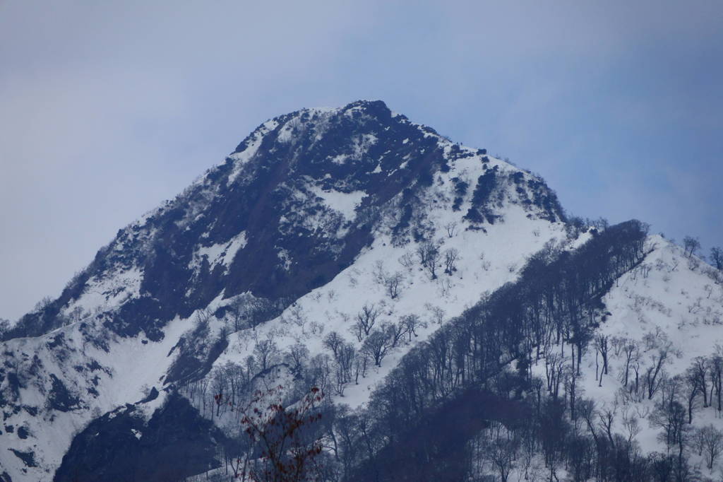 烏ヶ山山頂付近　　左肩上部に登山者２名