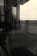 外が向こうで中は外⁇