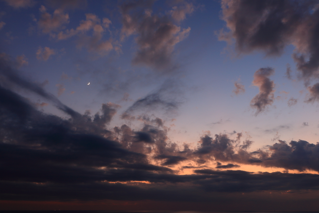 月と夕焼け