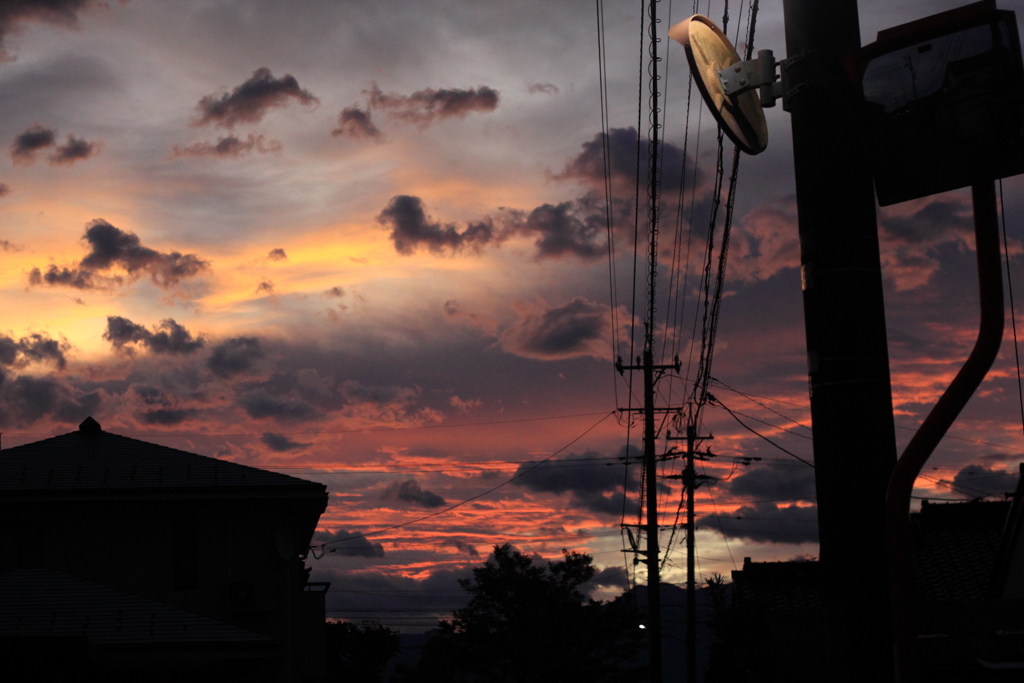 怪しき今朝の空