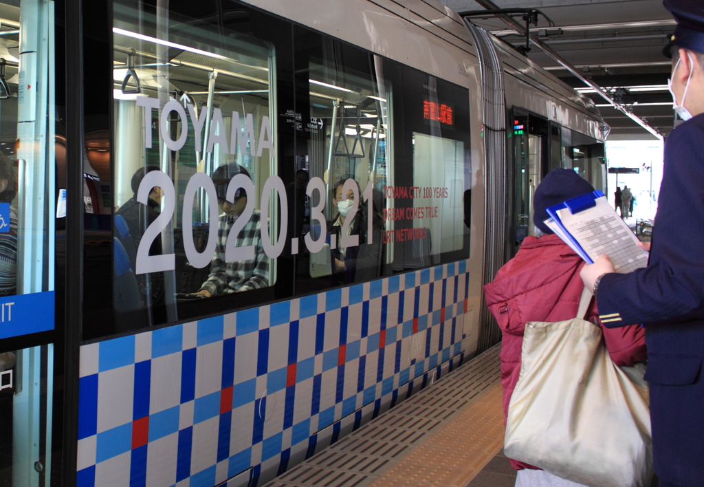 １００年念願の市内電車・・南北接続なりました～☆　２