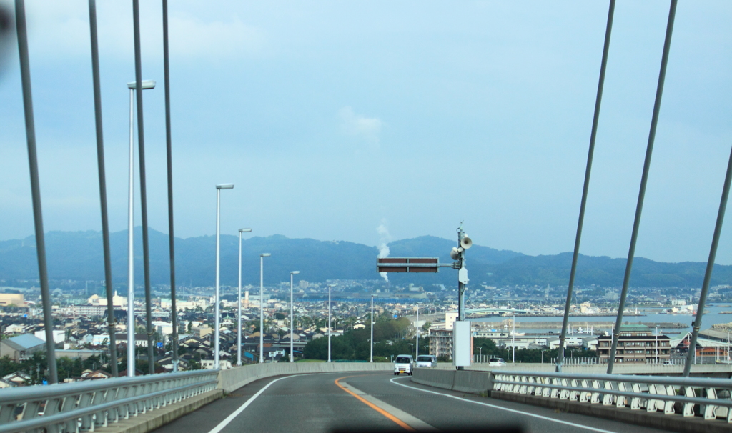 新湊大橋を下りて行きま～す＾＾