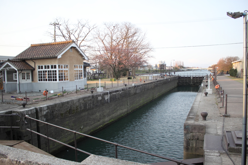 富岩運河　中島閘門