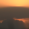 やがて日が昇る立山連峰　剱岳