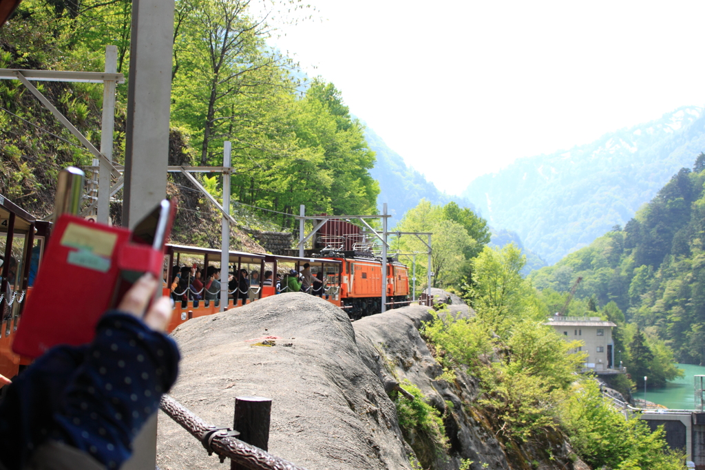 トロッコ電車でいざ欅平まで