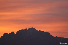 朝焼けの中の立山連峰  剱岳