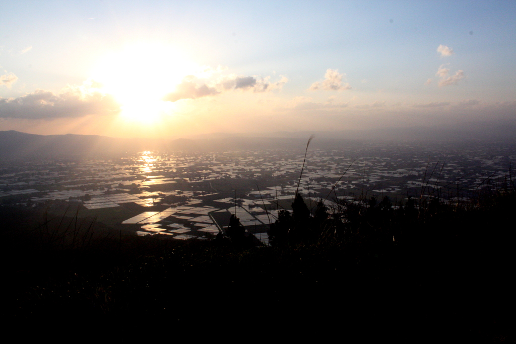 夕暮れ時の砺波散居村　２