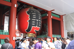 浅草寺雷門・・沢山の人達に呑み込まれそうでしたよ