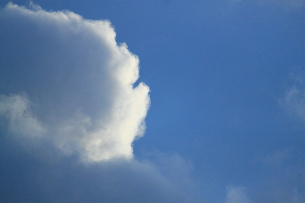 行ってみたい・・あの雲の向こうへ