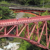 宇奈月ダムにかかる赤い鉄橋　