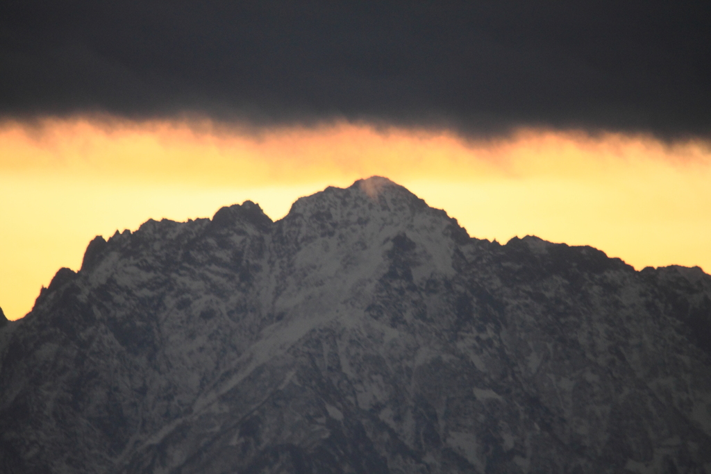 今朝の立山連峰　剱岳　日の出前　１