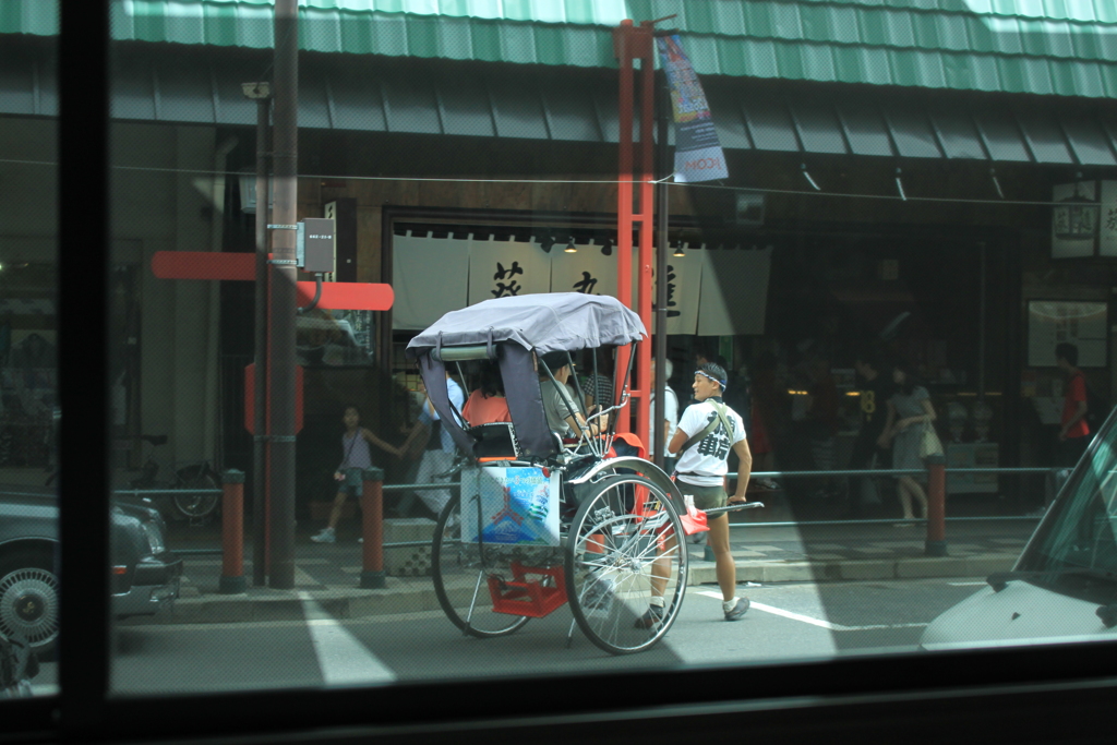 東京・・人力車のお兄さん・・笑顔が格別