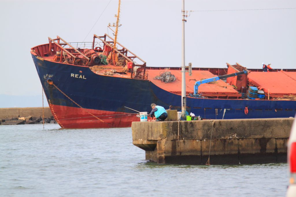 台風の仕業・・座礁.　