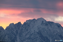 朝焼けの中の立山連峰　剱岳