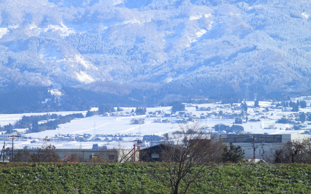 立山の麓の雪景色