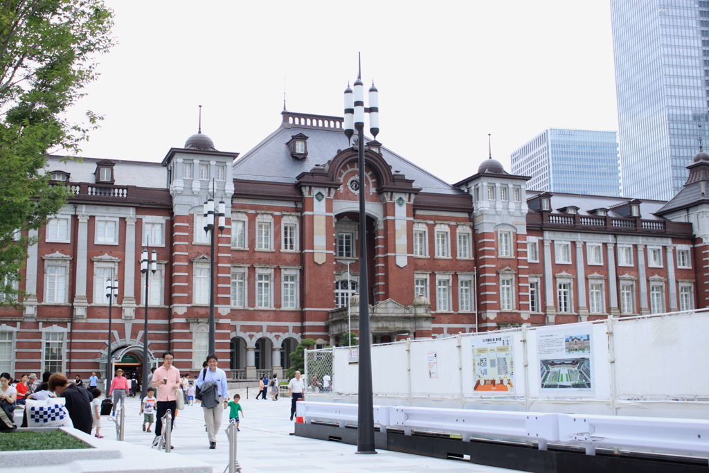 ここが東京駅ですよ・・おかあさん　＾＾