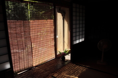 柔らかな日差しにつつまれる・・座敷