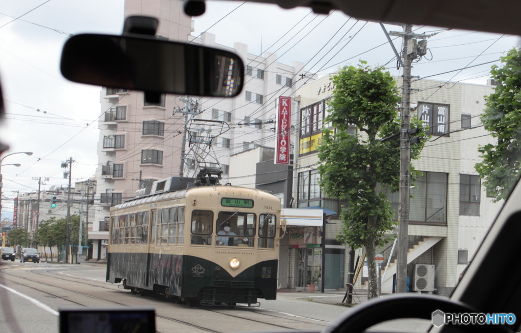 レトロな市内電車に遭遇　D7022