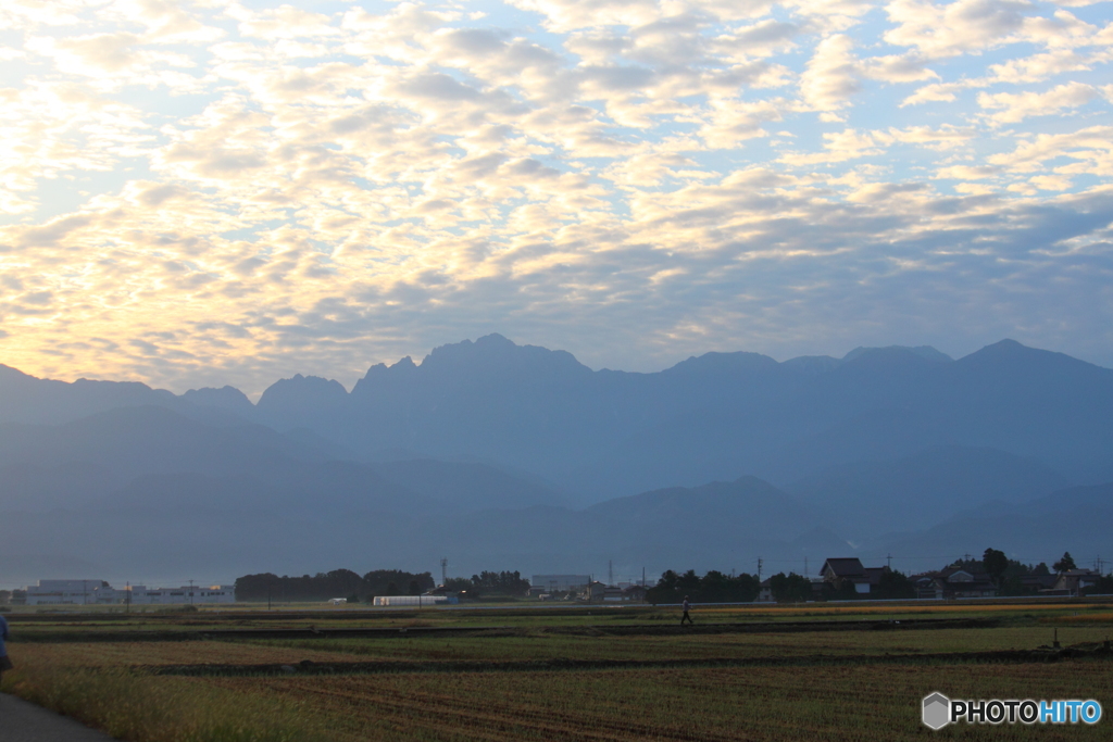 秋を感じさせてくれる今朝の立山連峰