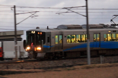 早朝通勤電車・・愛の風・・まるでミニチュアの世界みたい
