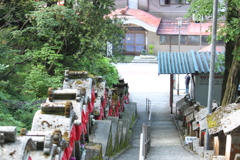 穴の谷これより参道へ