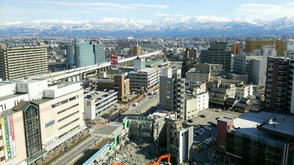 今日は上天気と言う事でビル屋上より綺麗な立山連邦を・・＾＾