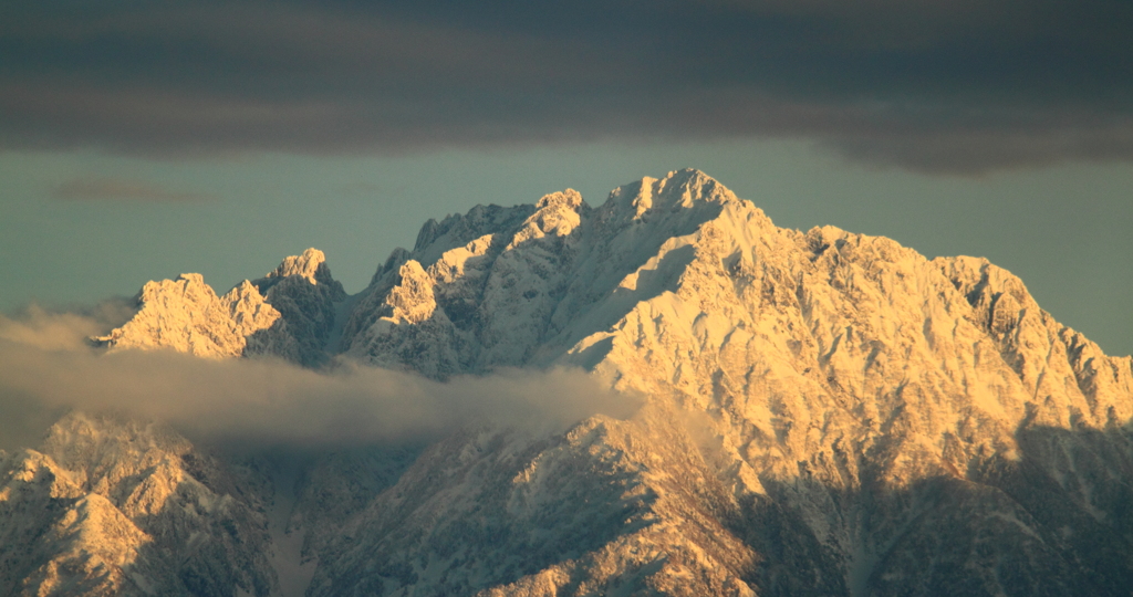 日暮れ時の立山連峰　剱岳