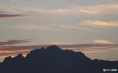 夜明け前の立山連峰　剱岳