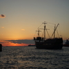 夕日と観光船サンタマリア